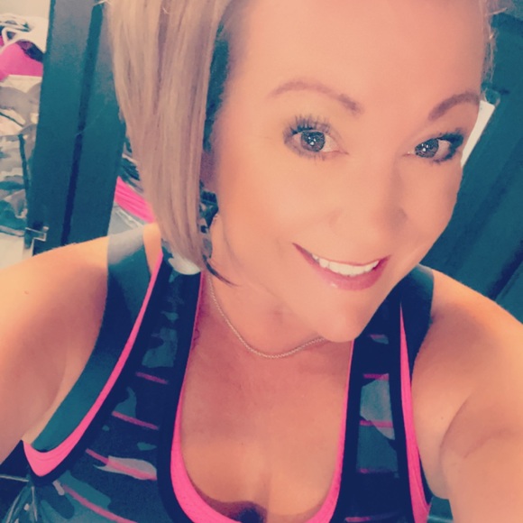 Meet your Posher, Stacie - Picture 3 of 3